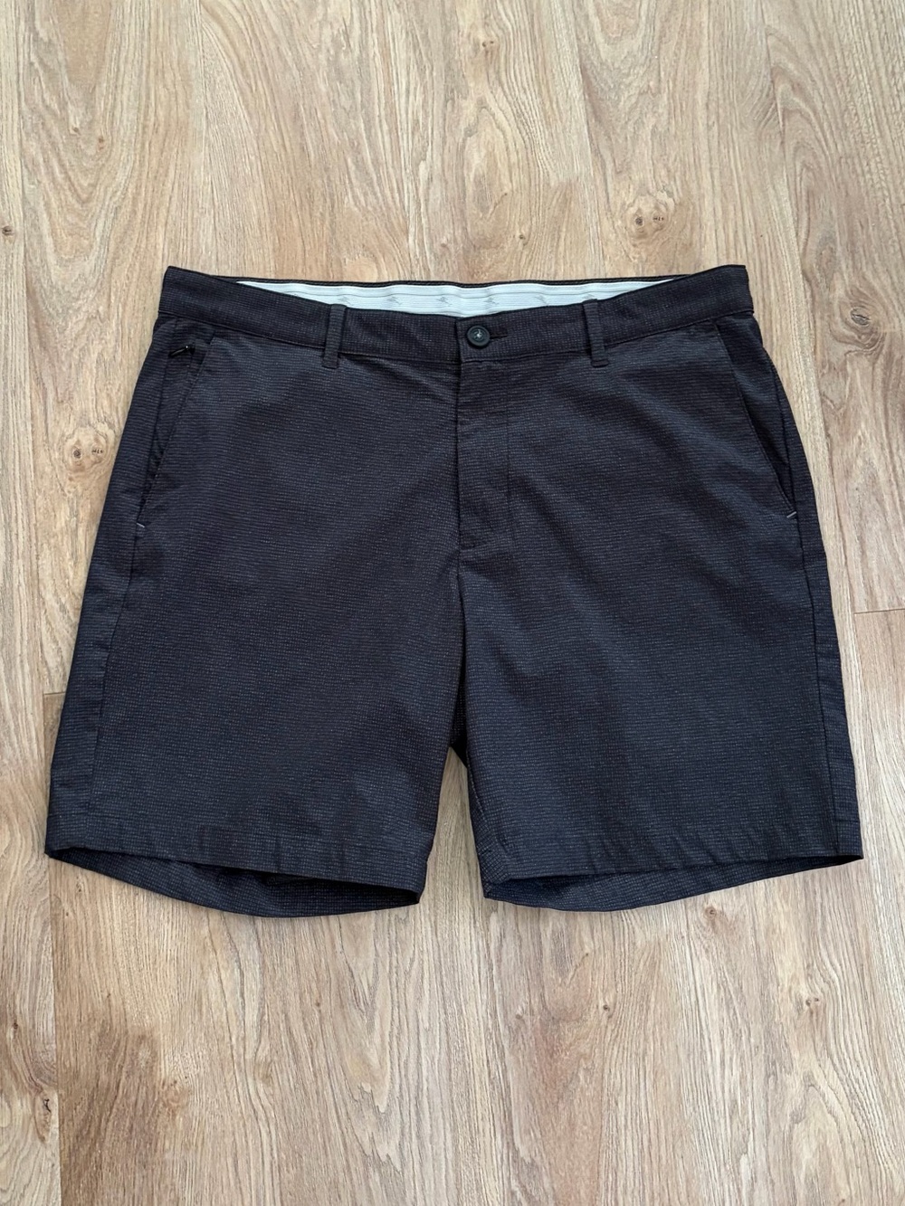 Tommy Bahama Black Flat Front Golf Casual Shorts Quality Mens Size 36 New Cond